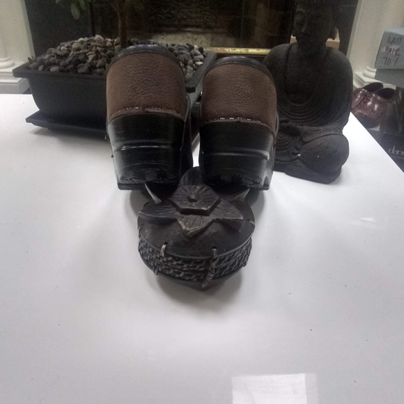 Sanita Signature Textured Oil Clogs NEW - Picture 4 of 4